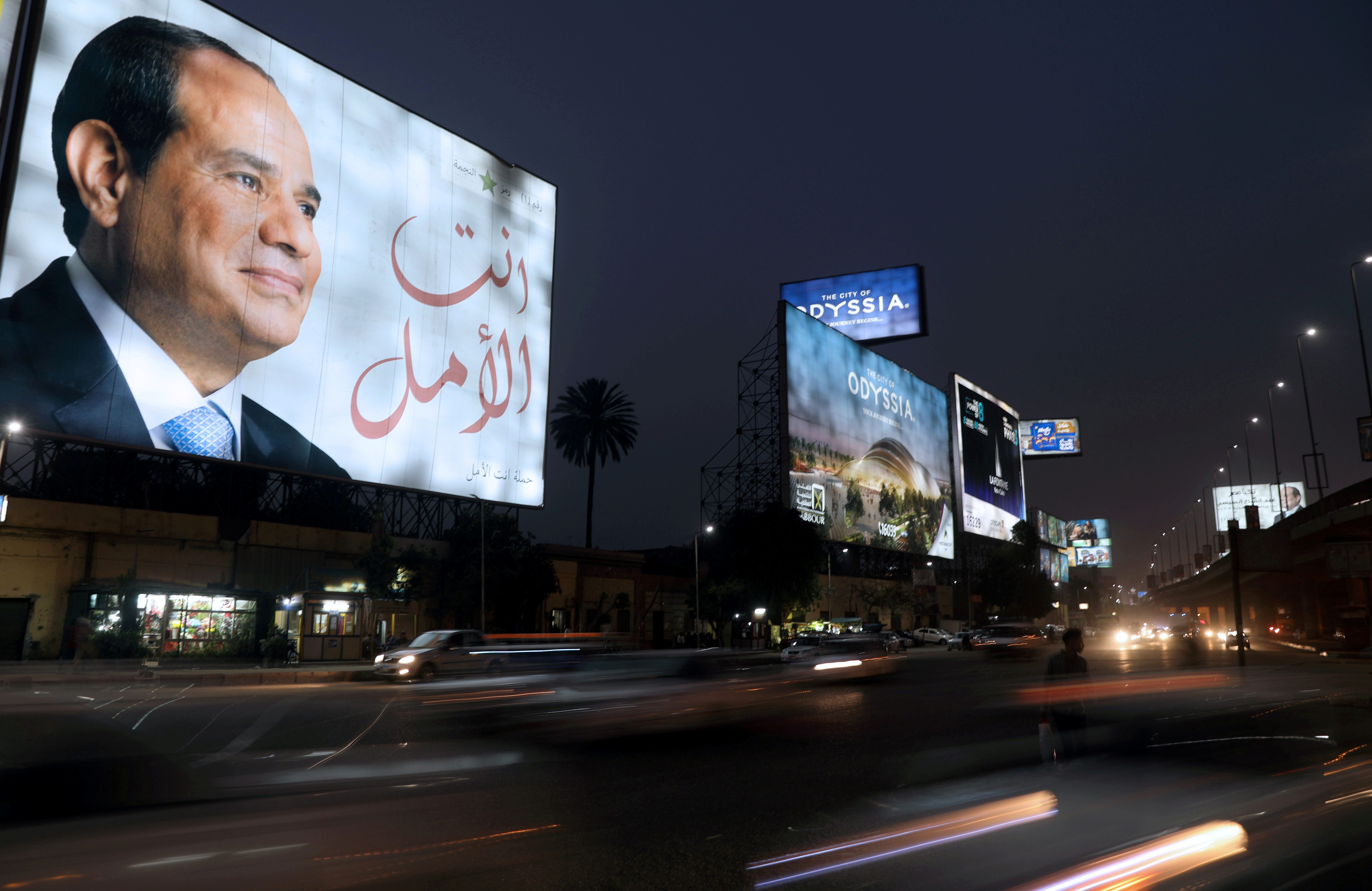 قالوا لها إنها على القائمة السوداء ورحّلوها.. صحفية فرنسية: في مصر تسعى السلطة لمحو شبح الثورة، والوضع أسوأ من عهد مبارك