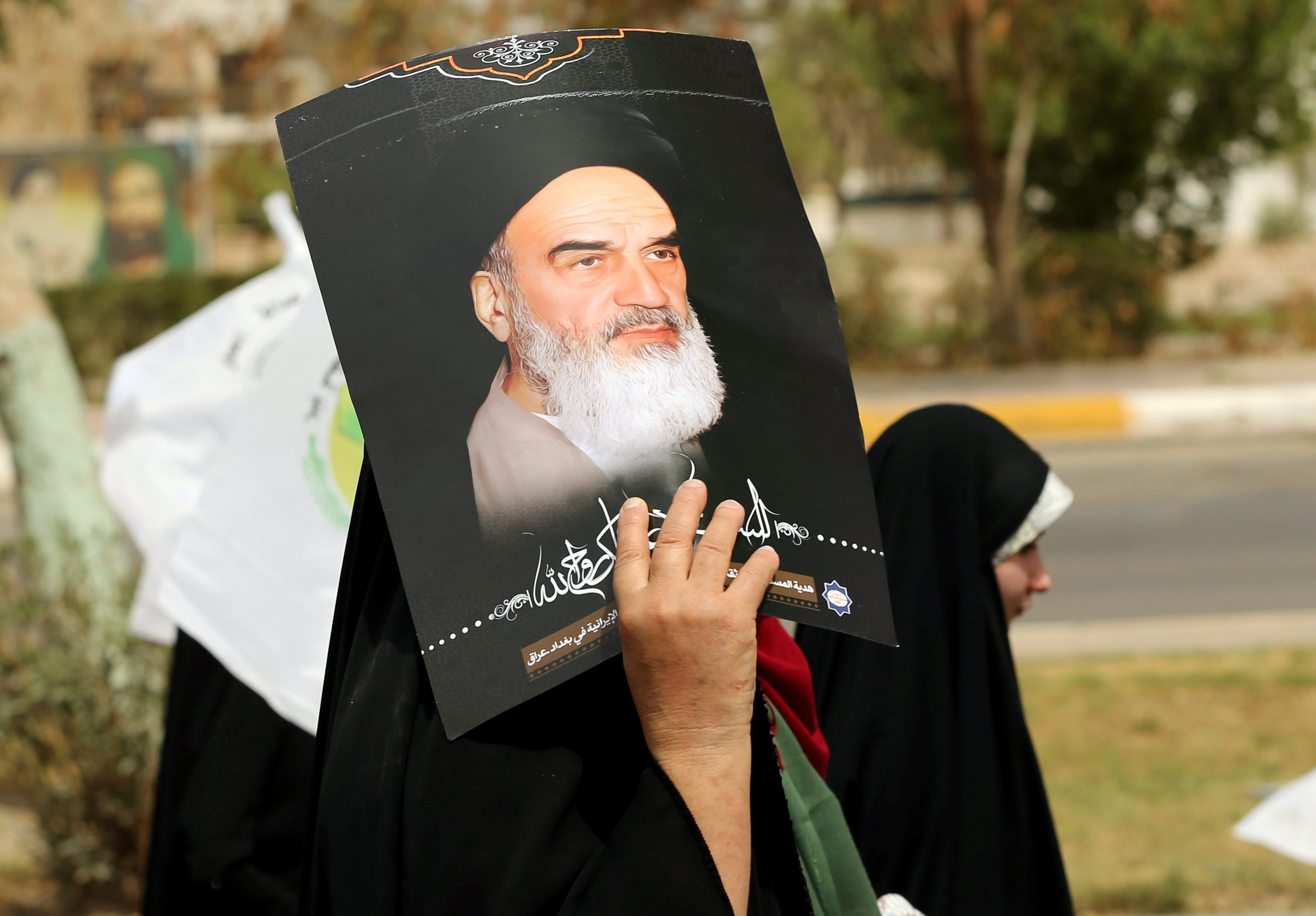 بعد قاسم سليماني يحل نجل خامنئي في العراق.. تفاصيل مخطط الإيرانيين للضغط على الصدر وإعادة الحياة للتحالف الشيعي