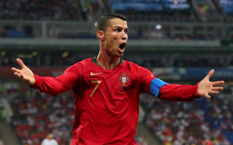 بالمنطق، وبعيداً عن المبالغة.. لماذا يستحق رونالدو أن يكون أفضل لاعب في العالم؟