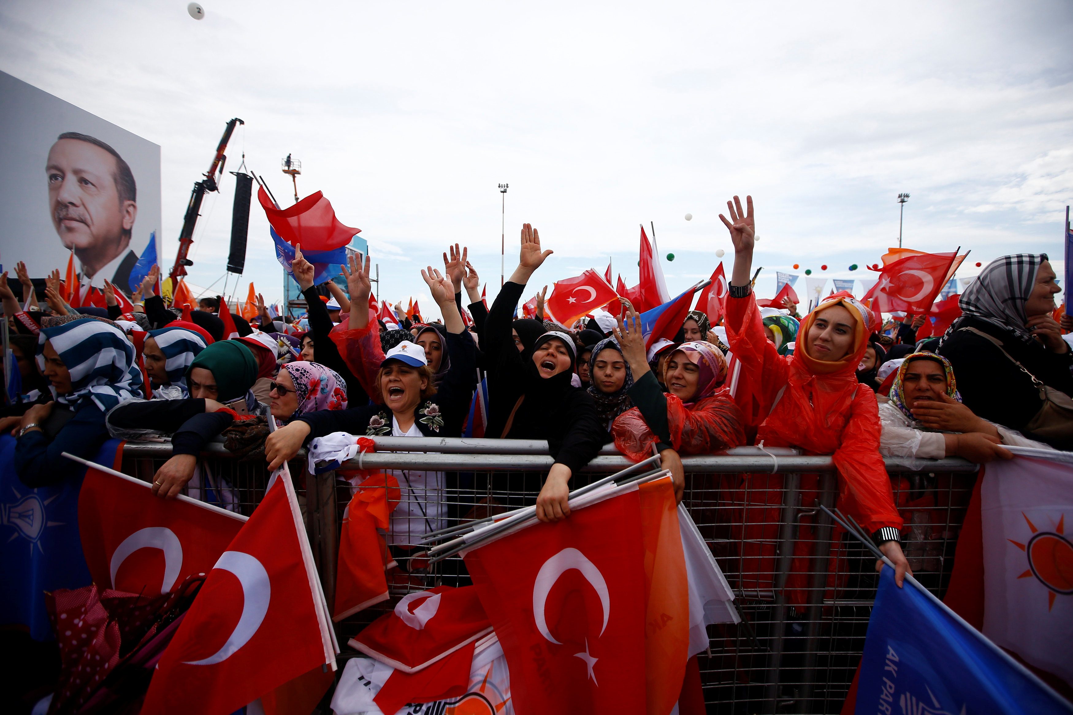  كيف سيتصرف أردوغان إذا فاز بالرئاسة وخسر الأغلبية البرلمانية.. حليفه الانتخابي يجيب على هذا السؤال