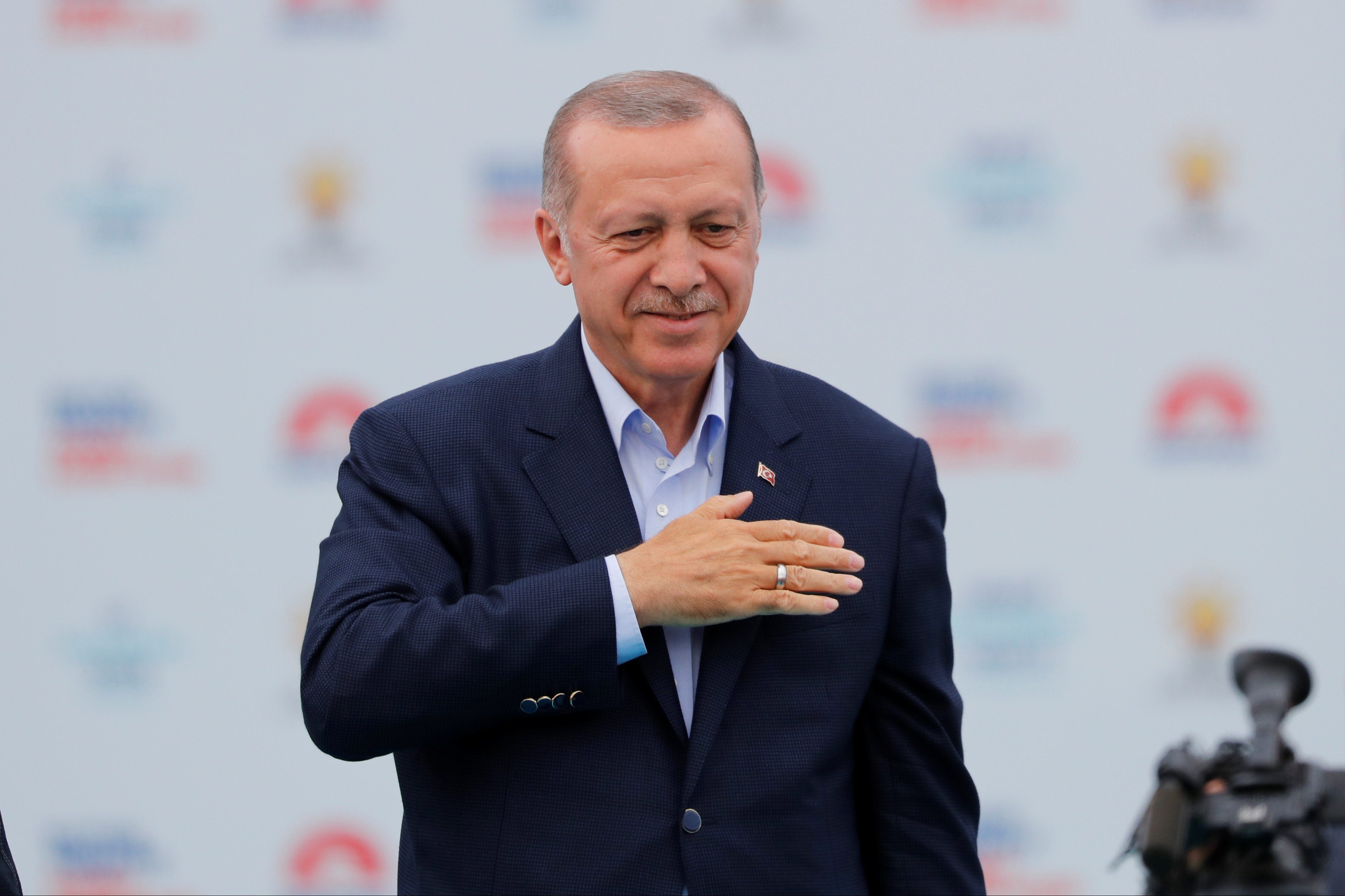 فعلها أردوغان مجدداً.. الرئيس التركي يفوز بولاية جديدة لمدة 5 سنوات وتحالفه يحصد أغلبية بالبرلمان