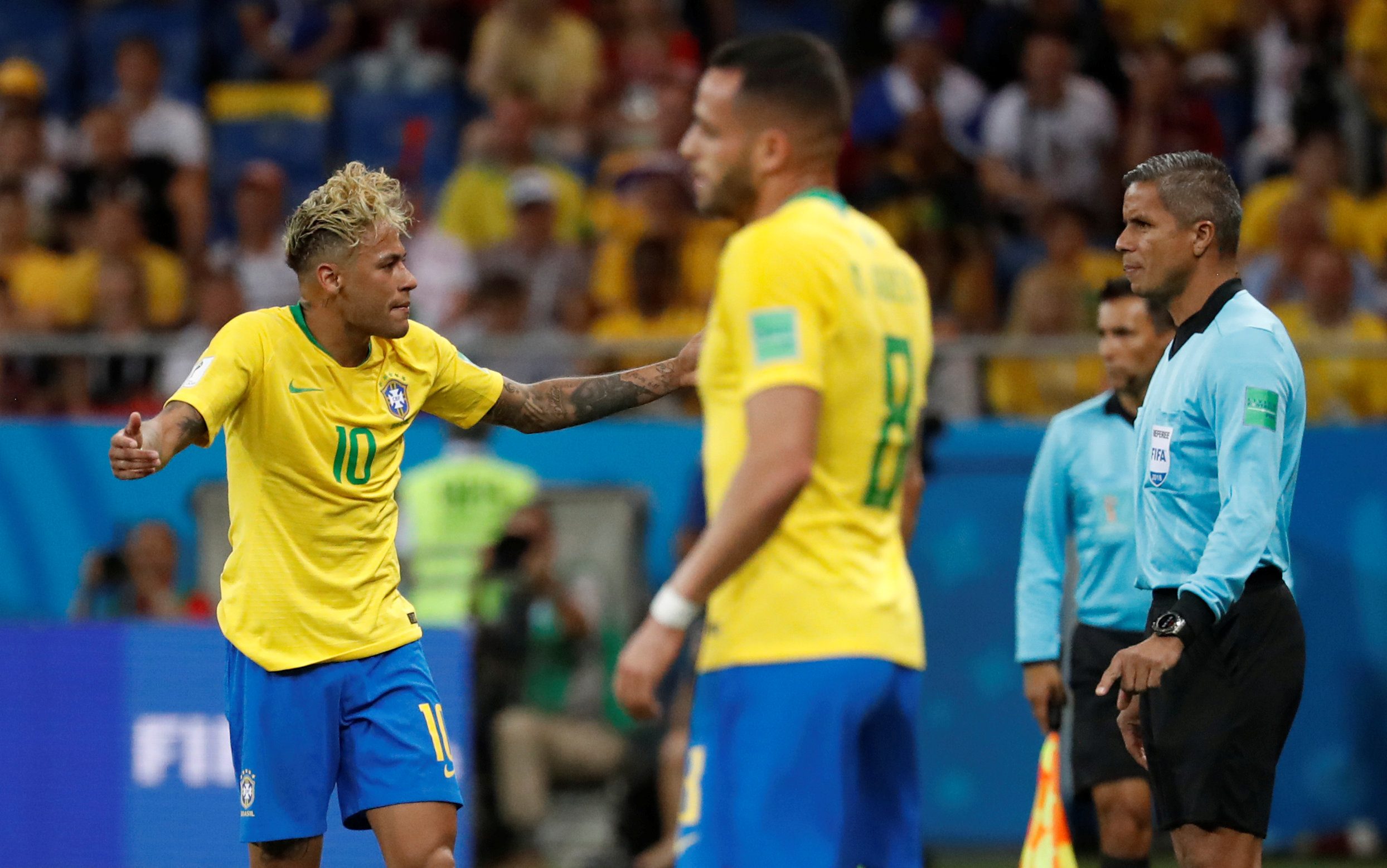 البرازيل تشتكي عدم استخدام إعادة الفيديو (VAR).. وتعتبر هدف سويسرا غير شرعي