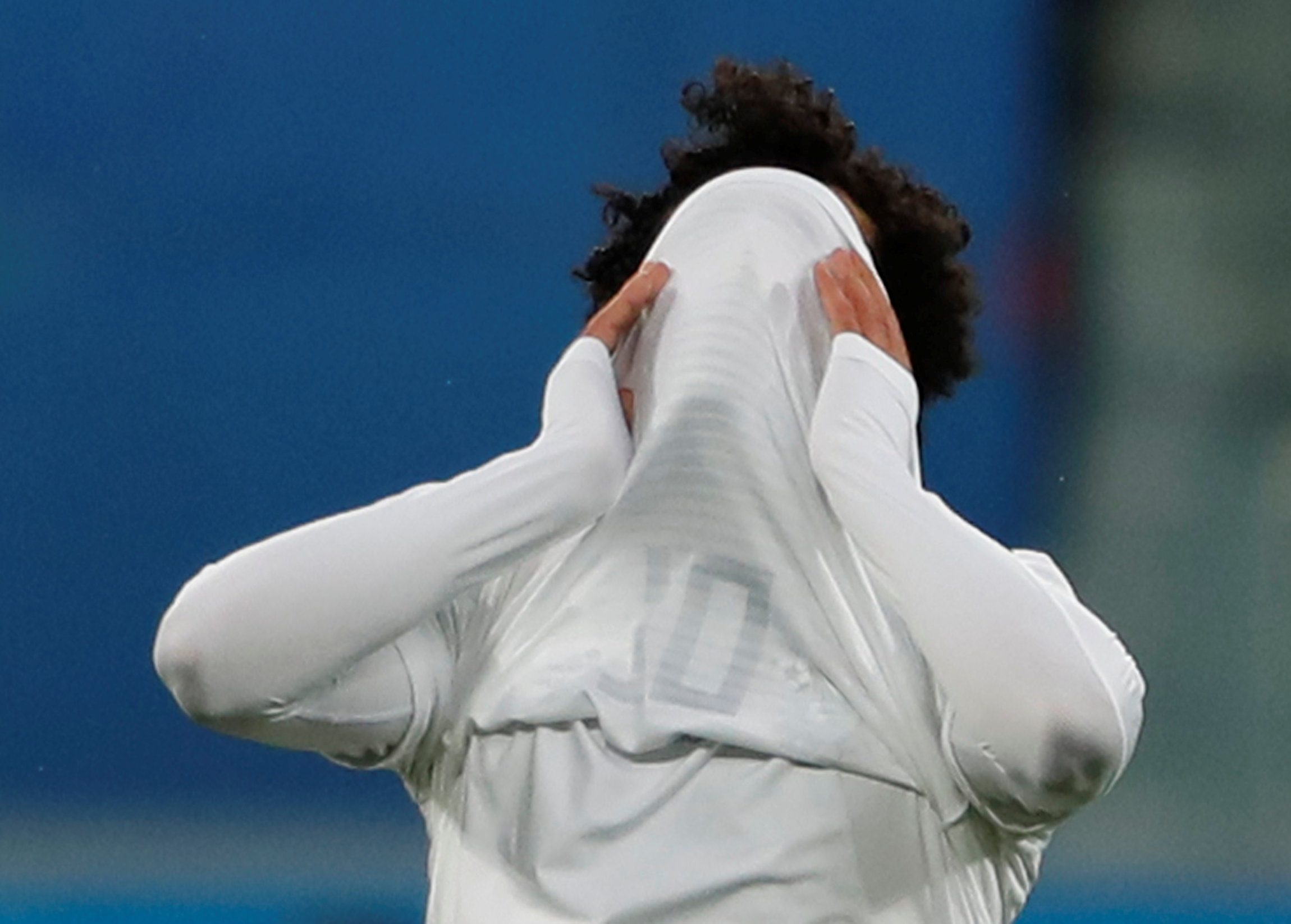 مصر تنهار أمام روسيا.. وصلاح يكسر “عقدة” مجدي عبد الغني