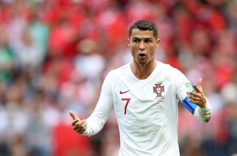 رونالدو يشرح السبب وراء إطلاقه لحية قصيرة.. ستبقى معنا حتى نهاية مباريات كأس العالم