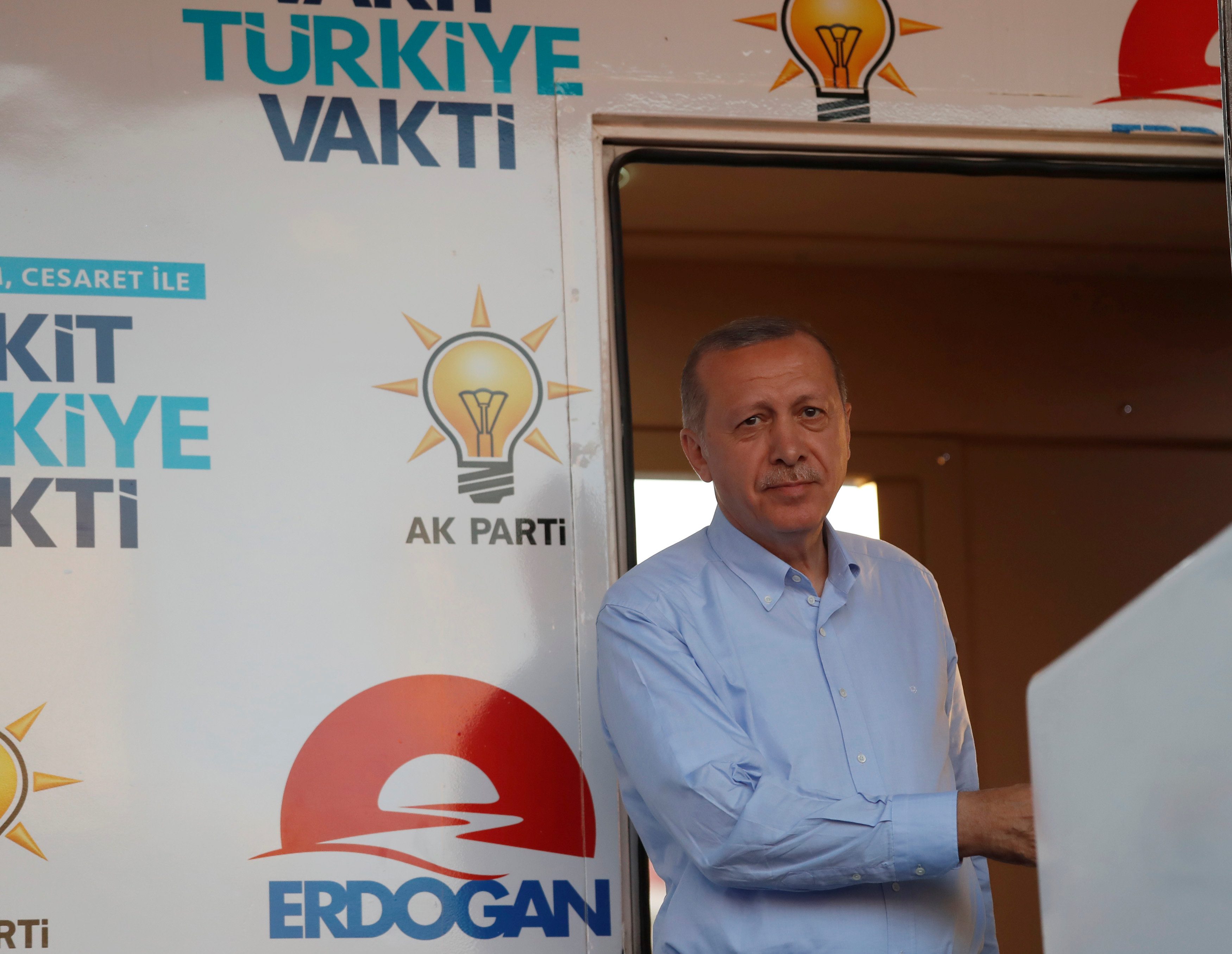 أردوغان يتحدث للمرة الأولى عن خطته إذا أخفق حزبه في الحصول على الأغلبية البرلمانية