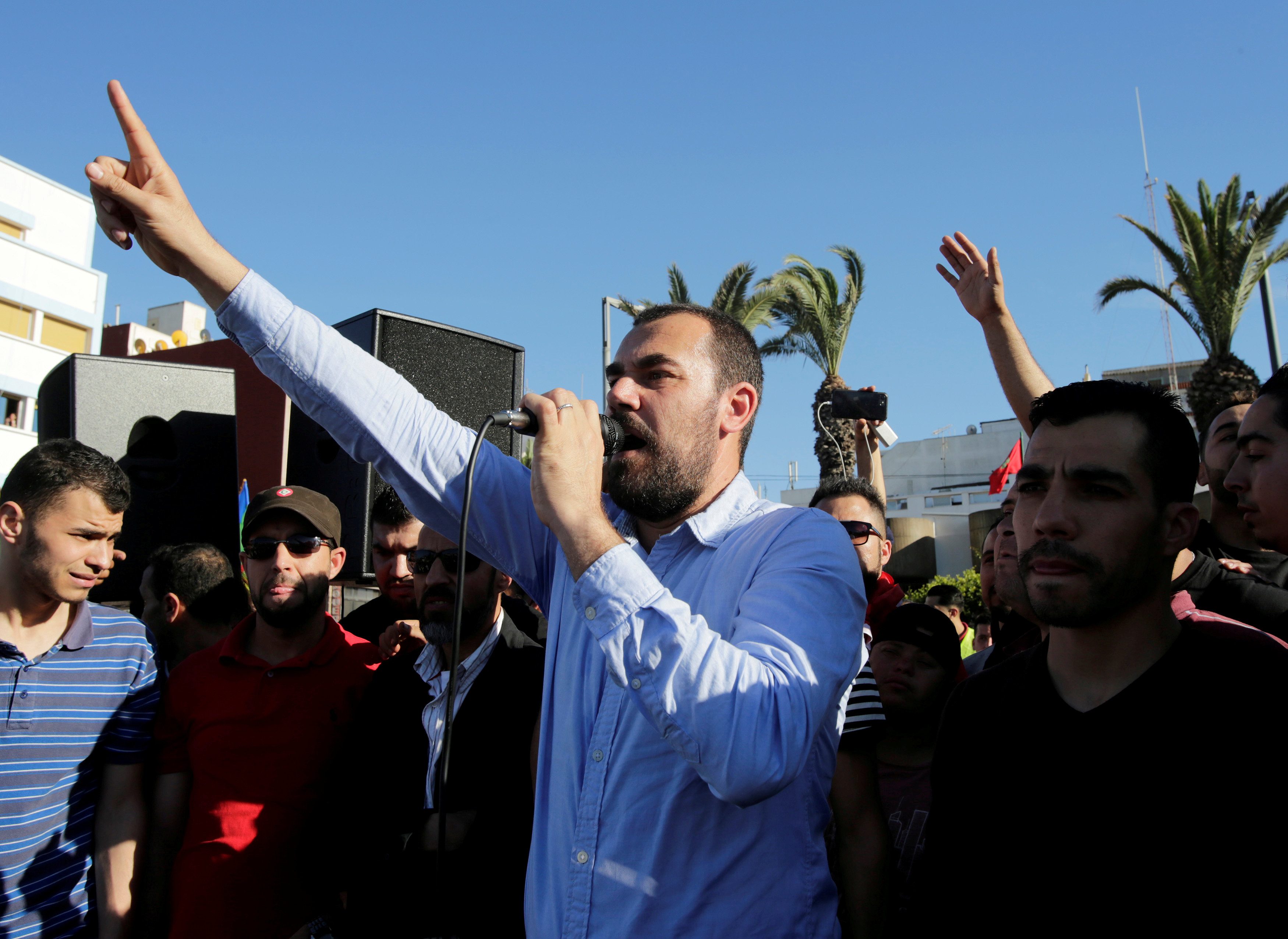 مواجهات وتوقيفات إثر الأحكام “الثقيلة” بحق قادة “حراك الريف”.. والحكومة المغربية تؤكد استقلال القضاء وعدالة المحاكمة