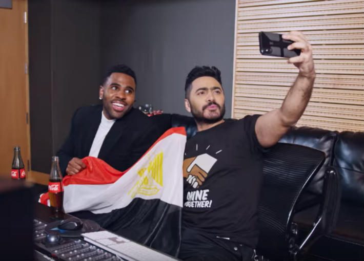 أكثر من مليون مشاهدة للنسخة المصرية من أغنية كأس العالم.. يقدّمها تامر حسني وجيسون ديرولو (فيديو)