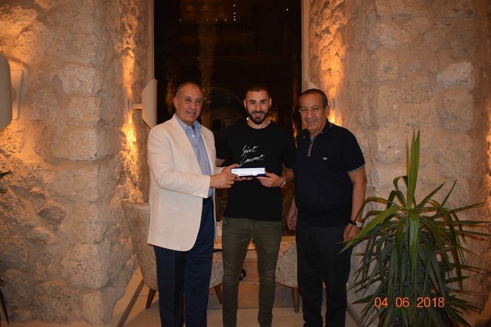 بنزيما يصل مصر.. إهداء مفتاح مدينة الغردقة للاعب وهذا هو المطلوب منه (صور)