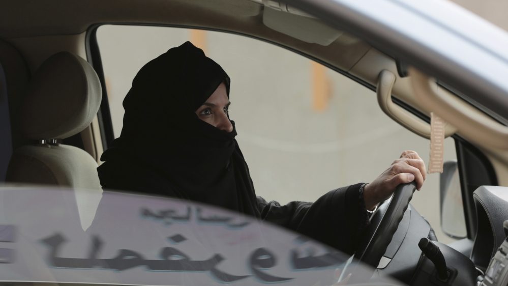 تضامنتا مع سعوديات محتجزات فكان مصيرهما السجن.. السعودية تعتقل ناشطتين من المدافعات عن حقوق المرأة