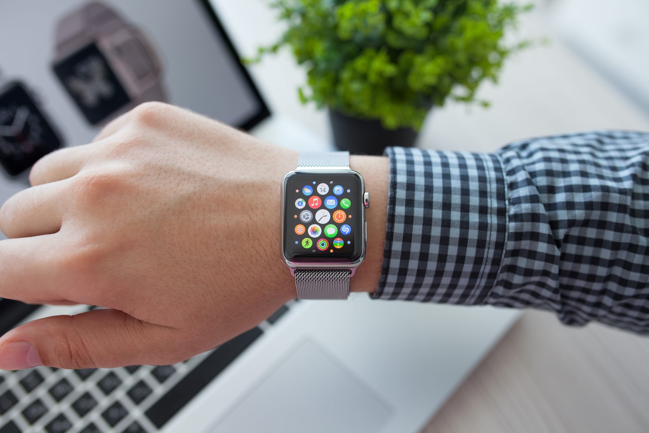 اقتناها لتنظم مواعيده، لكنها أنقذت حياته.. ساعة Apple Watch تنبه رجلاً أنه على وشك الإصابة بأزمة قلبية!