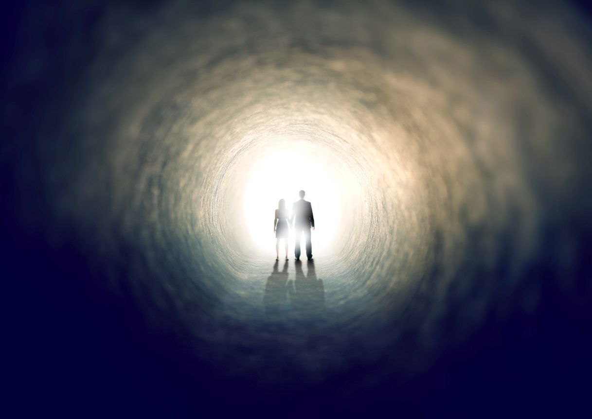 بحث عنها وجنينها لأكثر من عام حتى وجدها في أحد القبور العشوائية