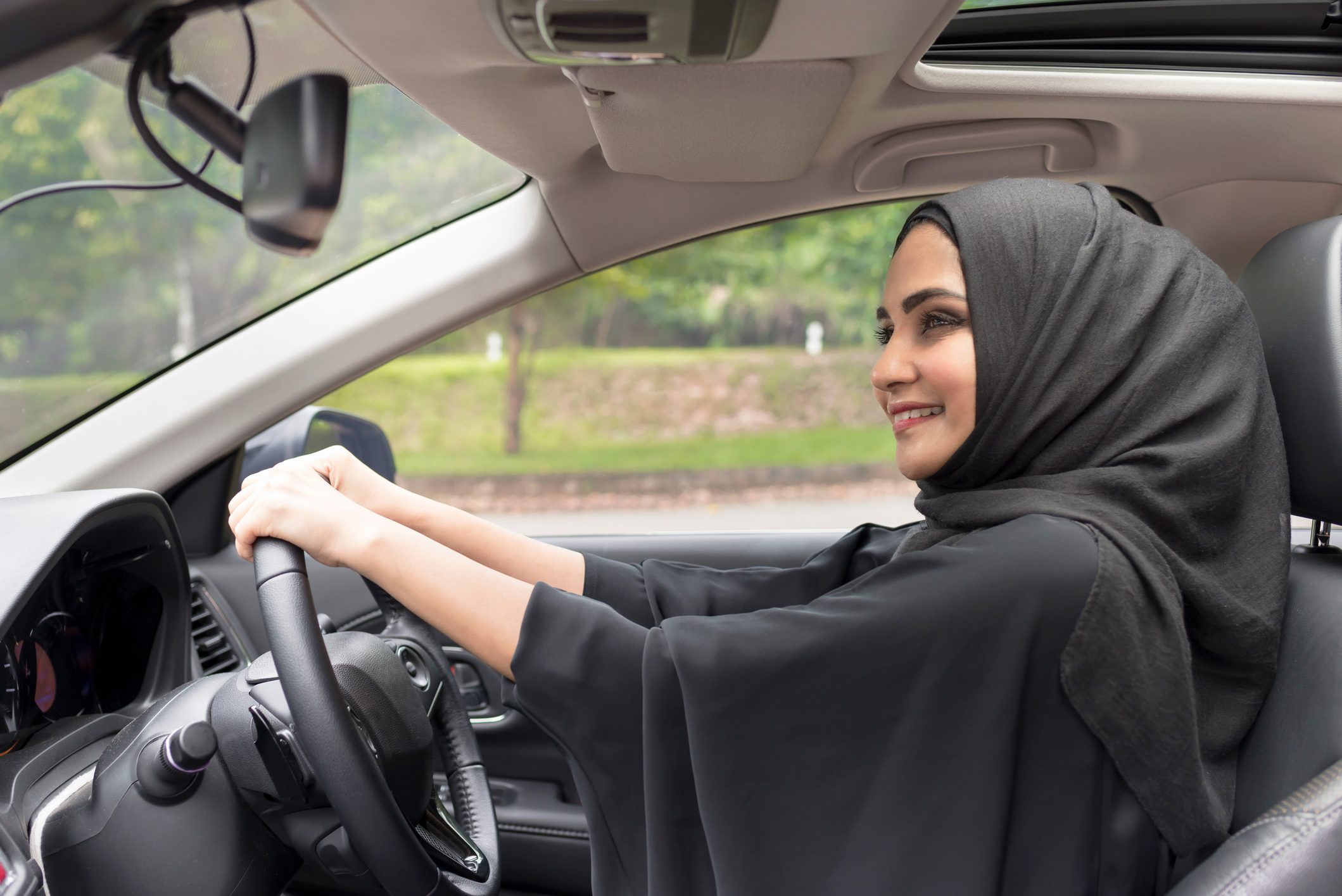 بقي أقل من 72 ساعة وتقود النساء السيارات في السعودية.. لكن الآن ممنوع، والمحاولة ستُكلِّف غرامة مالية وحجز السيارة