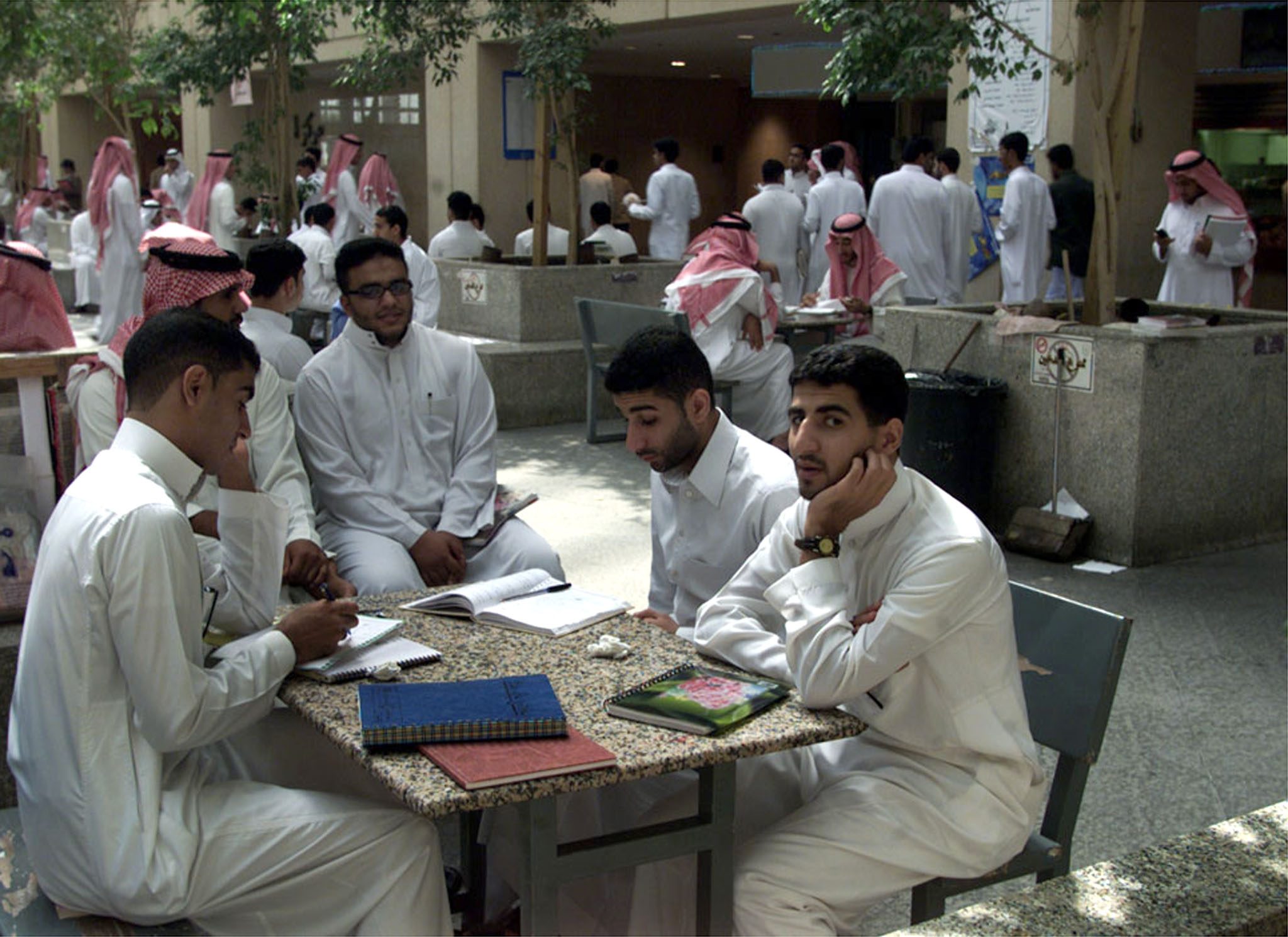 سعوديون غاضبون بسبب البطالة.. أطلقوا هاشتاغ #توظيف_الأردنيين_وشبابنا_عاطلين