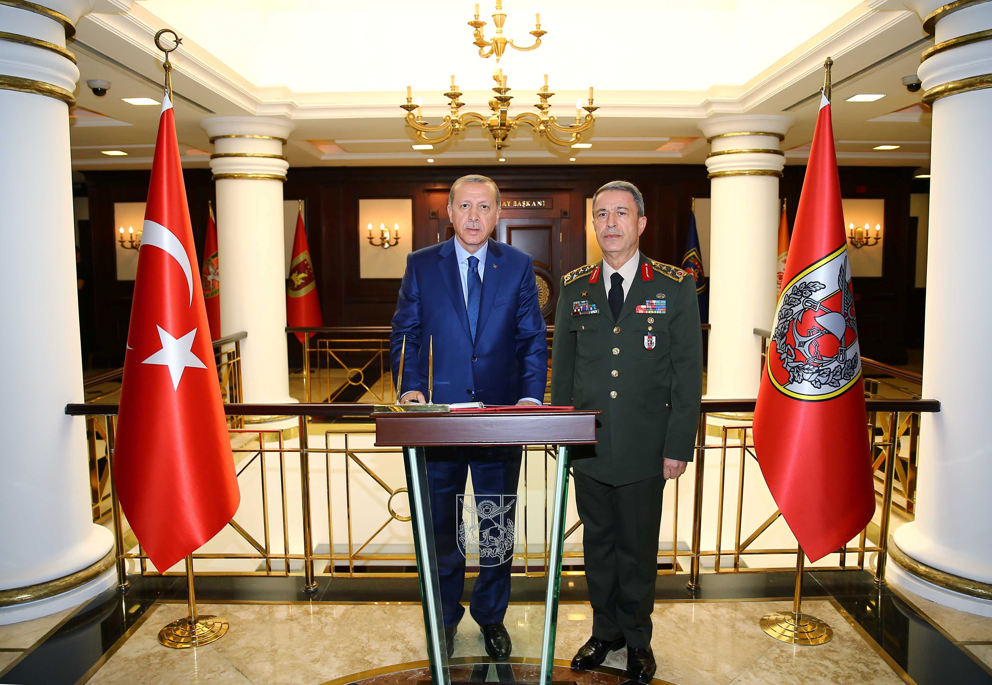 أردوغان يعين قائداً جديداً للجيش خلفاً لخلوصي أكار الذي منحه هذا المنصب