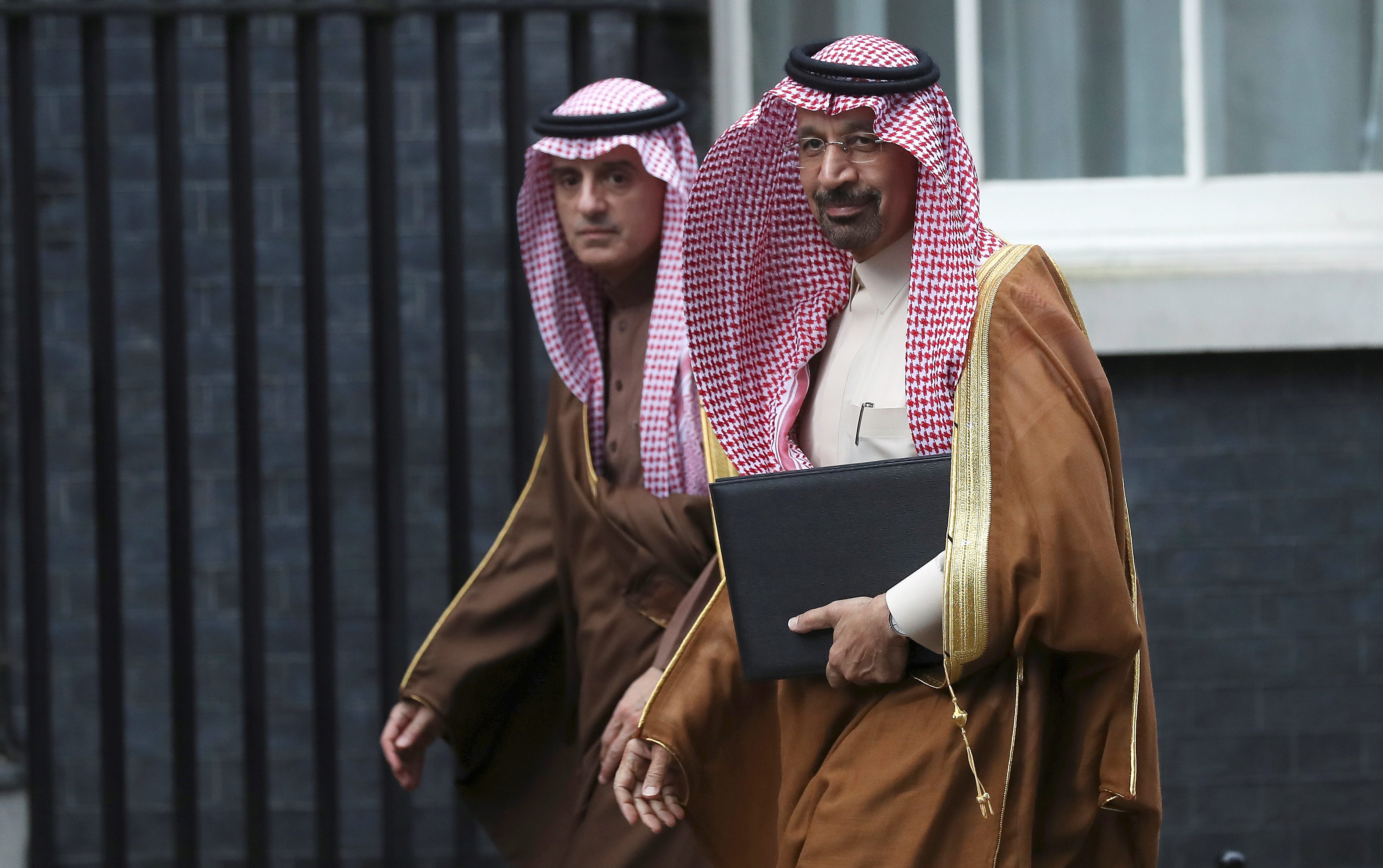 صحيح أن السعودية لديها بدائل لنقل النفط إلى الغرب.. لكن الرياض علقت صادراتها عبر “باب المندب” لإجبار واشنطن وموسكو على التدخل عسكرياً في اليمن لقتال الحوثيين