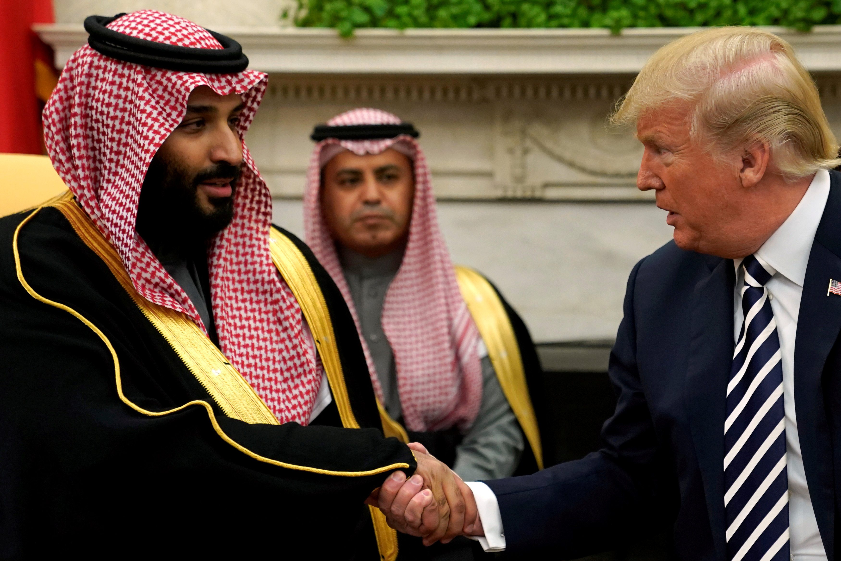 الرئيس الأميركي وولي العهد السعودي/ رويترز