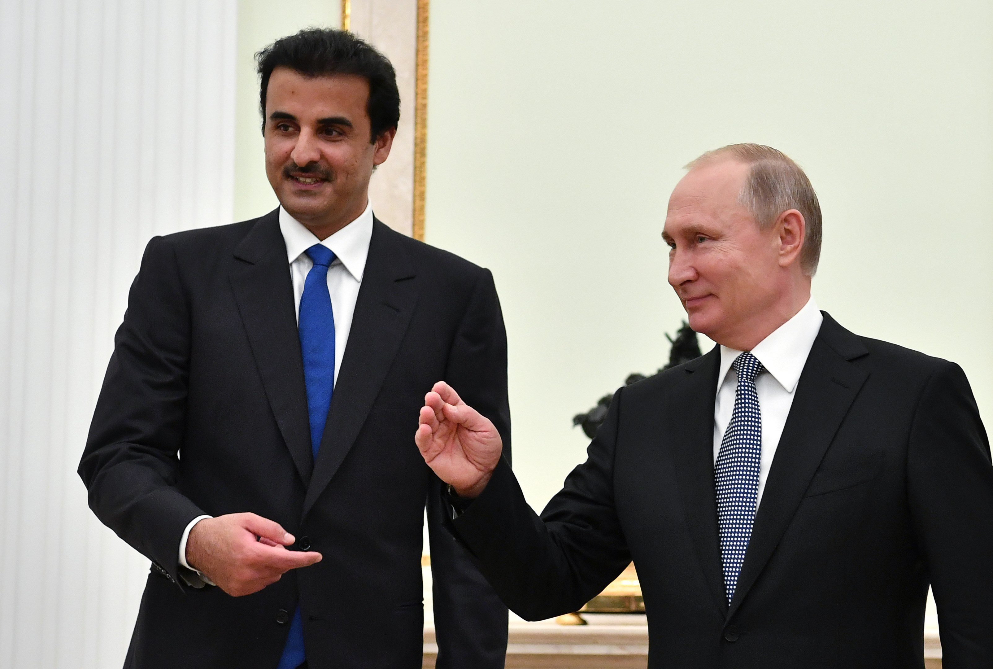 لماذا تثير زيارة أمير قطر لروسيا غضب الدول الخليجية؟