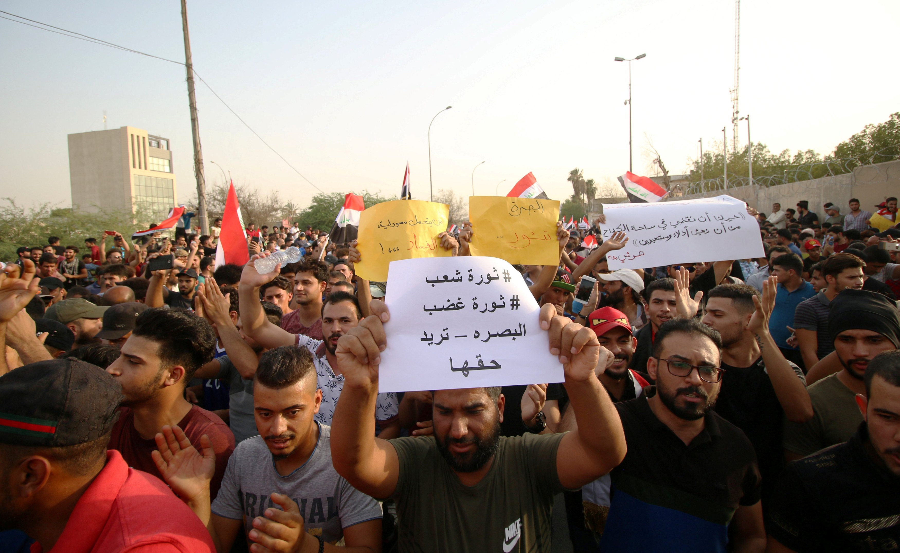 خسارة فادحة للاقتصاد والإعلام.. العراق بلا إنترنت بعد احتجاجات شعبية أزعجت الحكومة