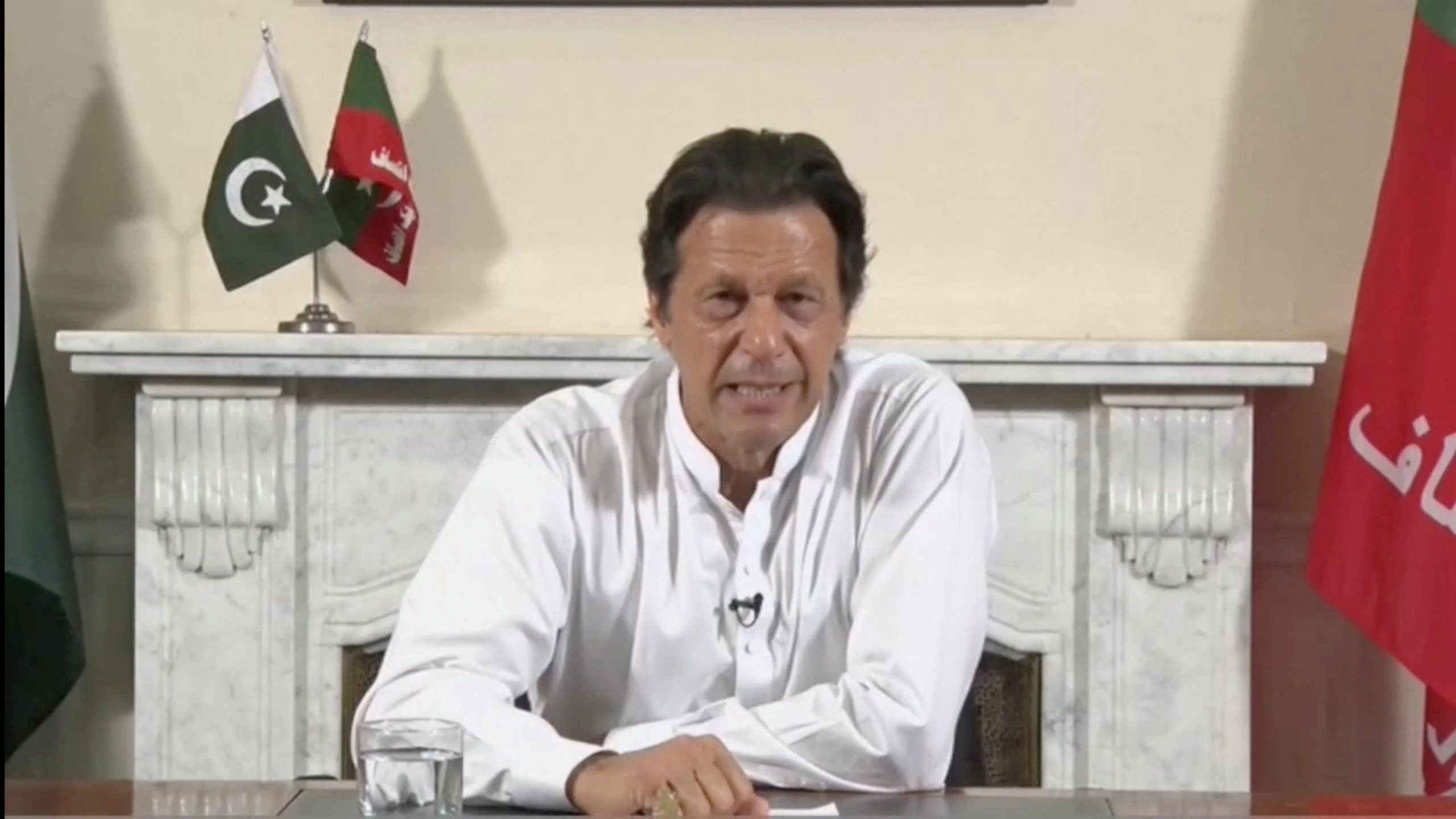 نجم الكريكيت يُعلن فوزه في انتخابات باكستان.. عمران خان: لقد نجحنا ومنحونا تفويضاً