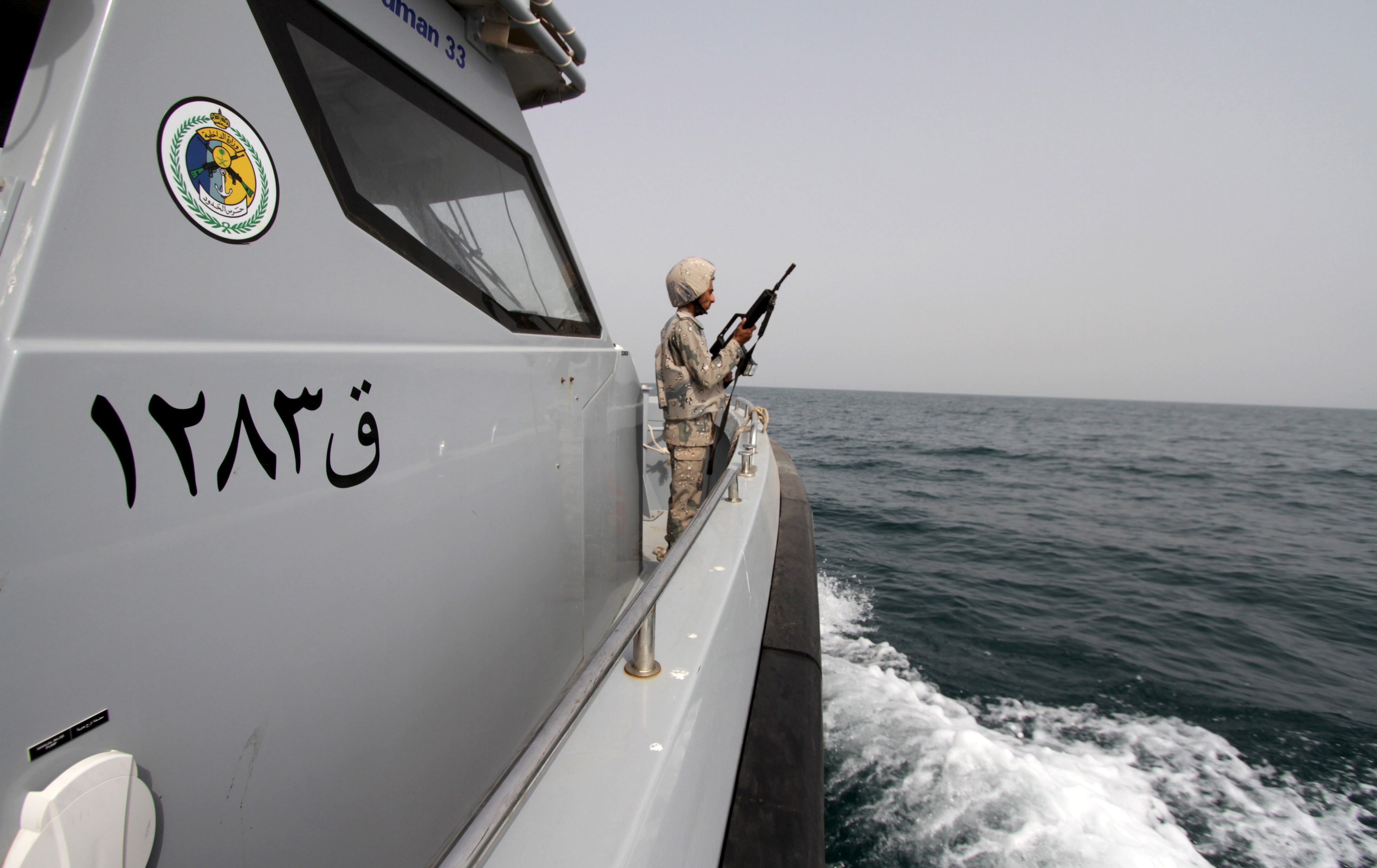 صحيح أن السعودية لديها بدائل لنقل النفط إلى الغرب.. لكن الرياض علقت صادراتها عبر “باب المندب” لإجبار واشنطن وموسكو على التدخل عسكرياً في اليمن لقتال الحوثيين