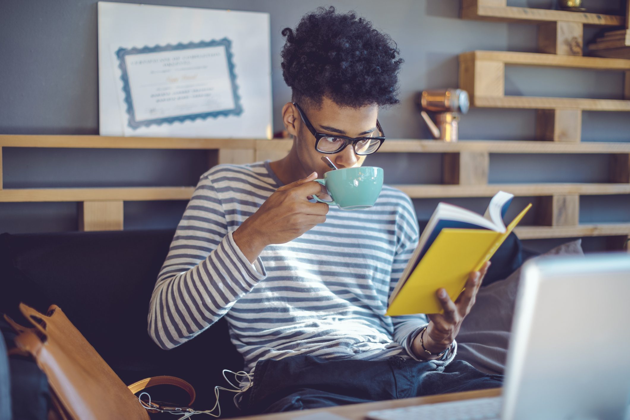 لعطلتك الصيفية.. أدباء يختارون تشكيلة من الكتب والروايات التي تجعل إجازتك ثرية وممتعة