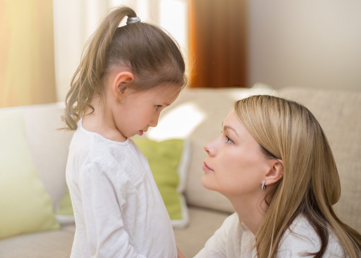 كيف علَّمتُ ابنتي تجنُّب الألم في العلاقات؟