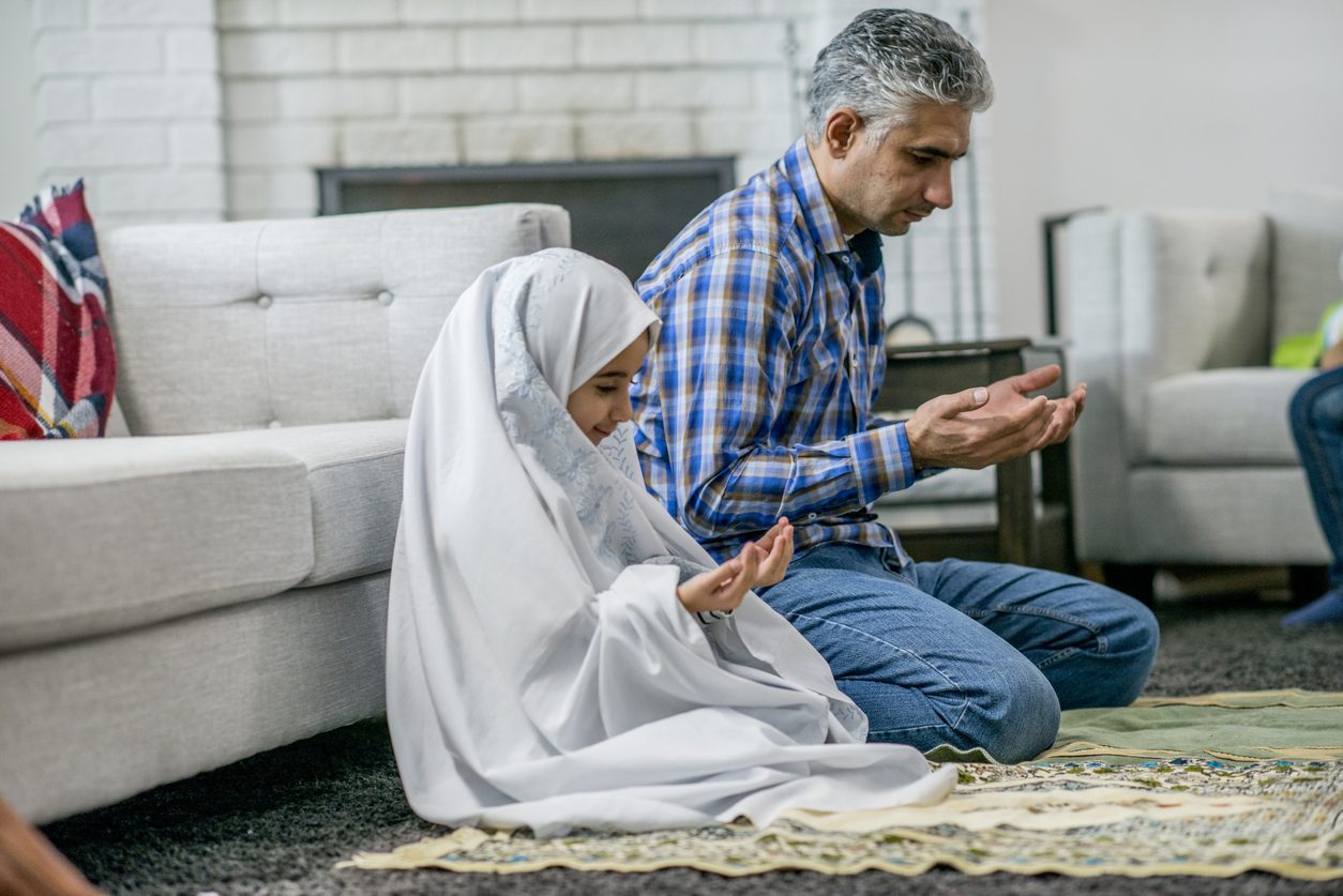 أنا أعيش في ألمانيا.. كيف علَّمتُ أبنائي الصلاة وجعلتهم يحافظون عليها؟