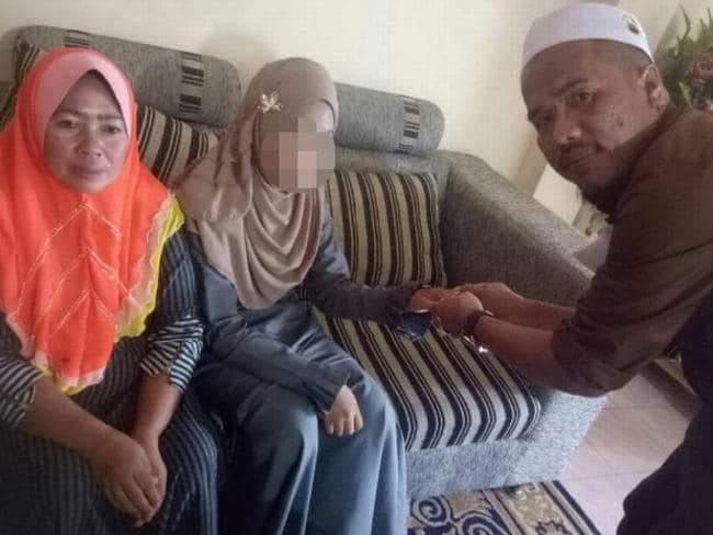 لعدم استخدام الإسلام لتبرير زواج الأطفال – محكمة شرعية تفرض غرامة 450 دولار على الماليزي الذي تزوَّج فتاةً تبلغ 11 عاماً!
