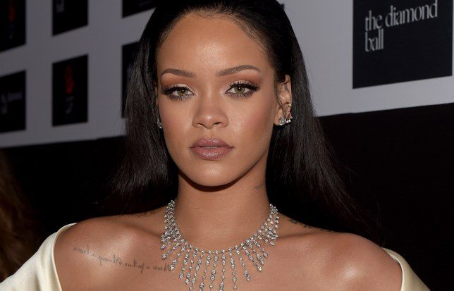 انتقادات لغلاف مجلة Vogue تظهر عليه صورة للمغنية ريهانا.. لكن هذه المرة ليست هي السبب!