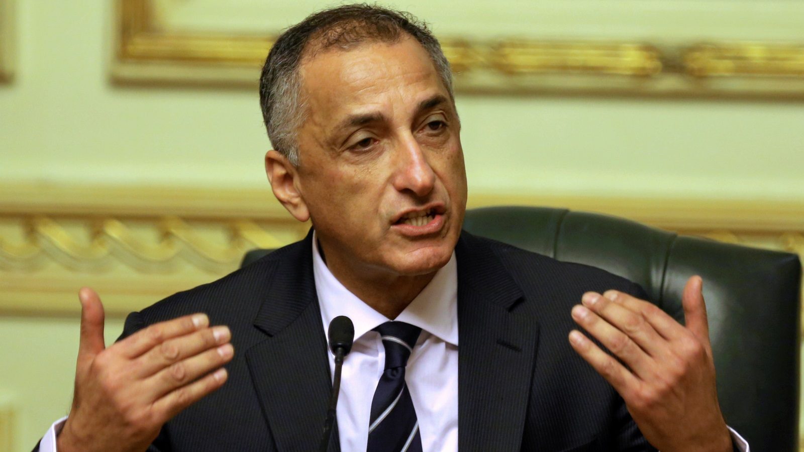 الكشف عن «سرية الحسابات» لمحاربة التهرب الضريبي بمصر يخلق أزمة، والبنك المركزي اتخذ موقفاً «حازماً»