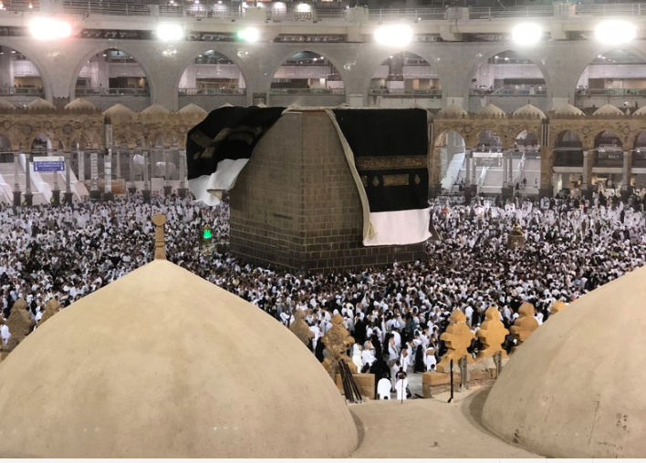 أمطار غزيرة ورياح في مكة عشيةَ توجه مليوني حاج إلى عرفات.. الأرصاد السعودية تتوقع تشكل سيول (فيديو)