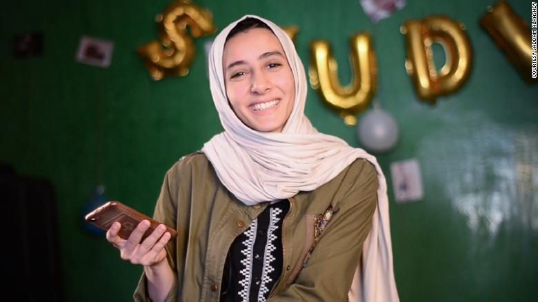 بعيداً عن النفط.. مهندسة ليبية تطور تطبيقاً يدعم اقتصاد بلدها ويُشغل قطاعاً عريضاً من النساء  