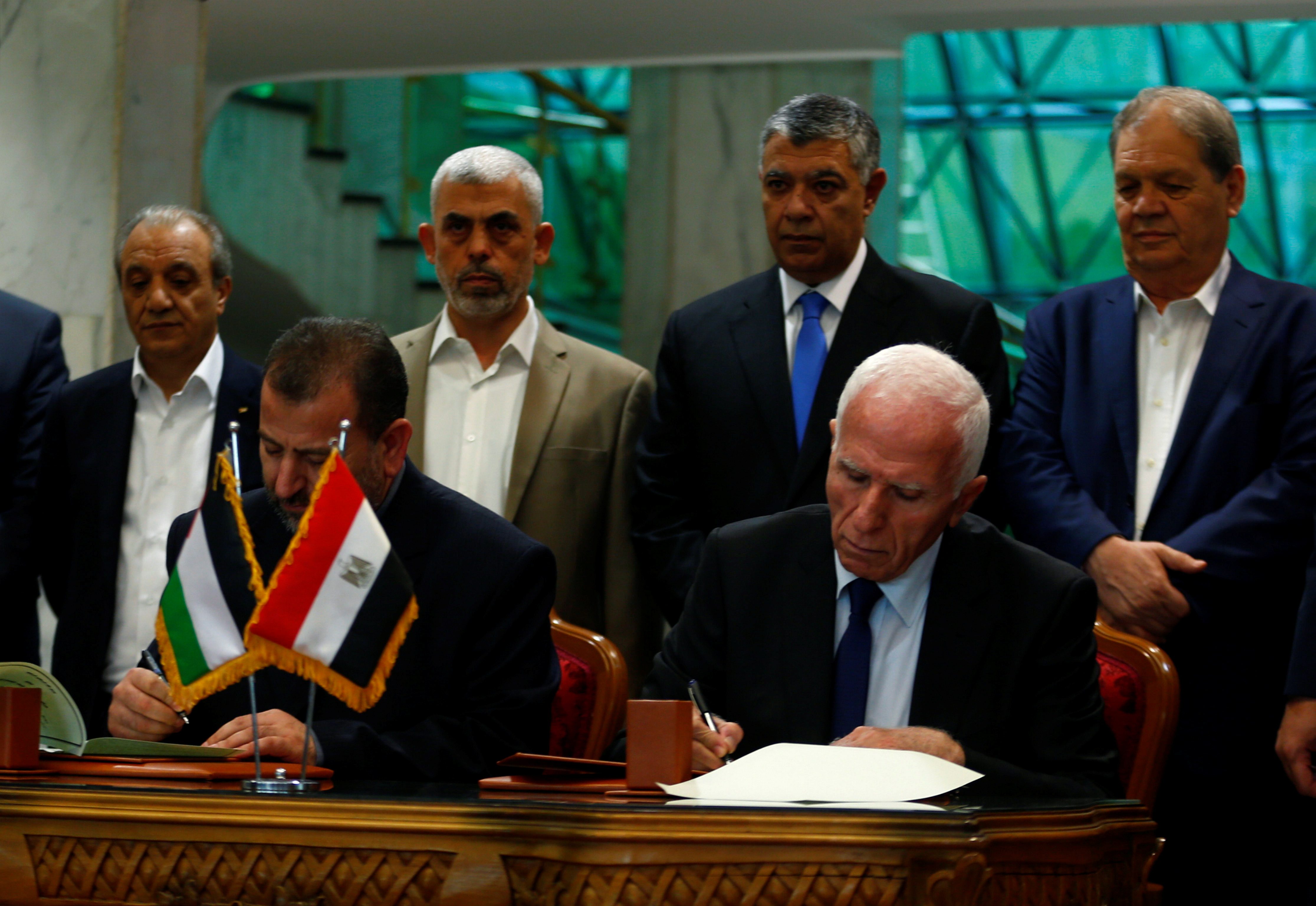وفد من حماس يغادر غزة إلى القاهرة لبحث «التهدئة».. الحركة استبقت اللقاء باتهام فتح بتعطيل الجهود المصرية
