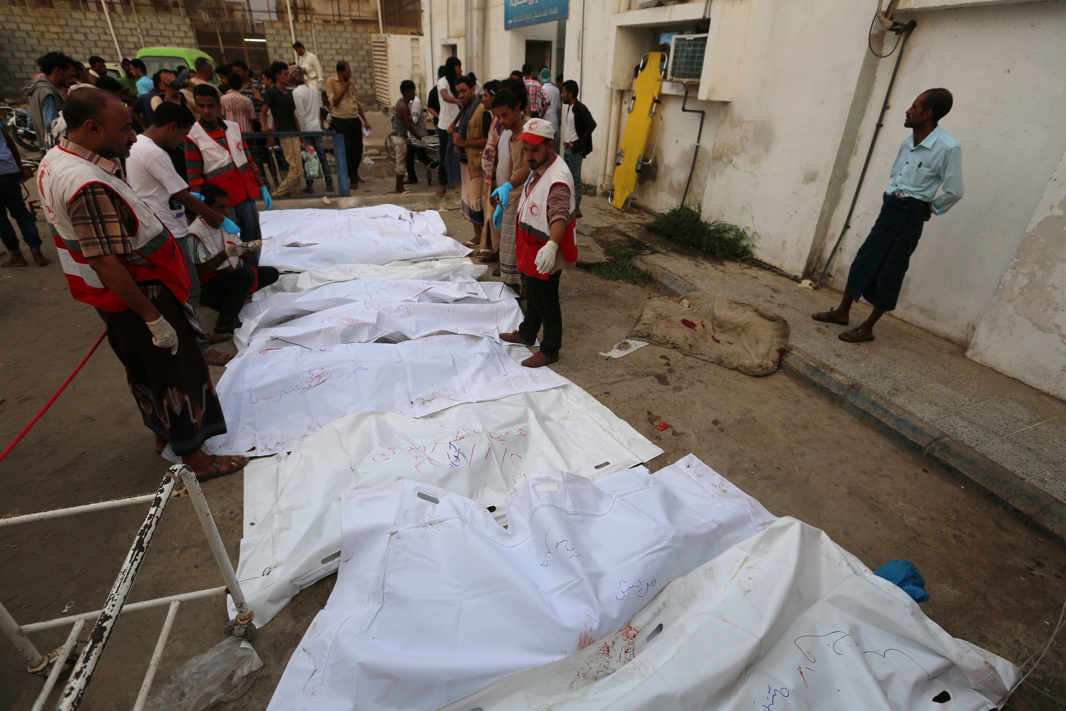 حللوا الصور وعرفوا نوعها ومصدر تصنيعها.. CNN: أميركا باعت للسعودية القنبلة التي قتلت عشرات الأطفال باليمن