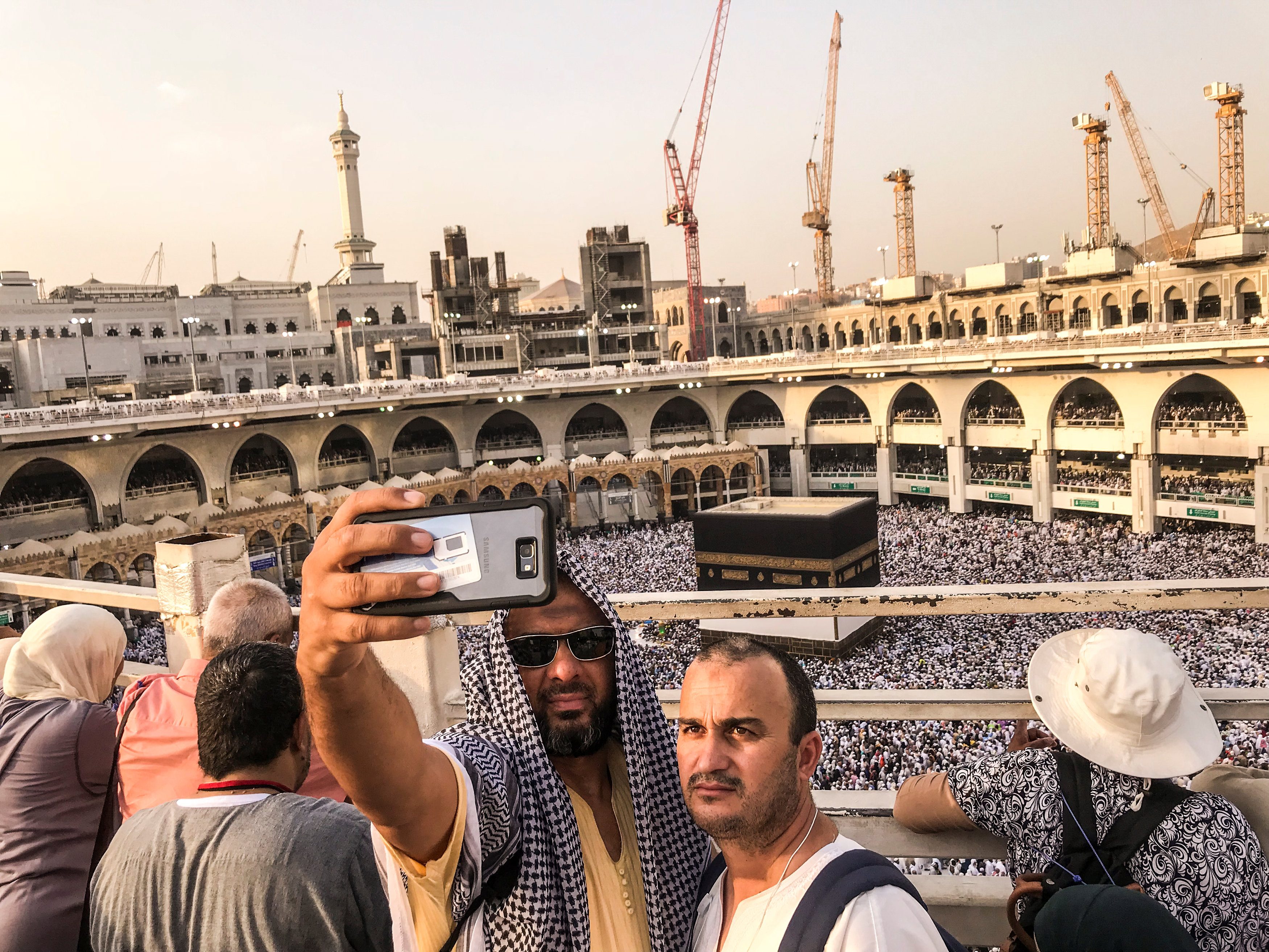«1 غيغا لكل حاج».. الإنترنيت مجاناً للحجاج بتعليمات من العاهل السعودي وولي عهده