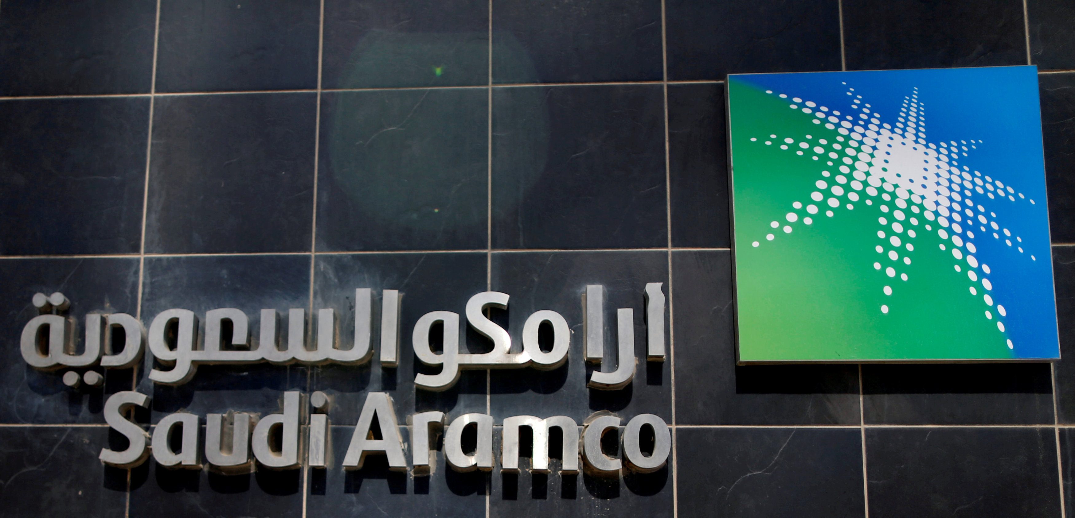 فجأة، السعودية تتراجع عن خطة طرح أرامكو “الأضخم في التاريخ” وتقيل مستشاري العملية