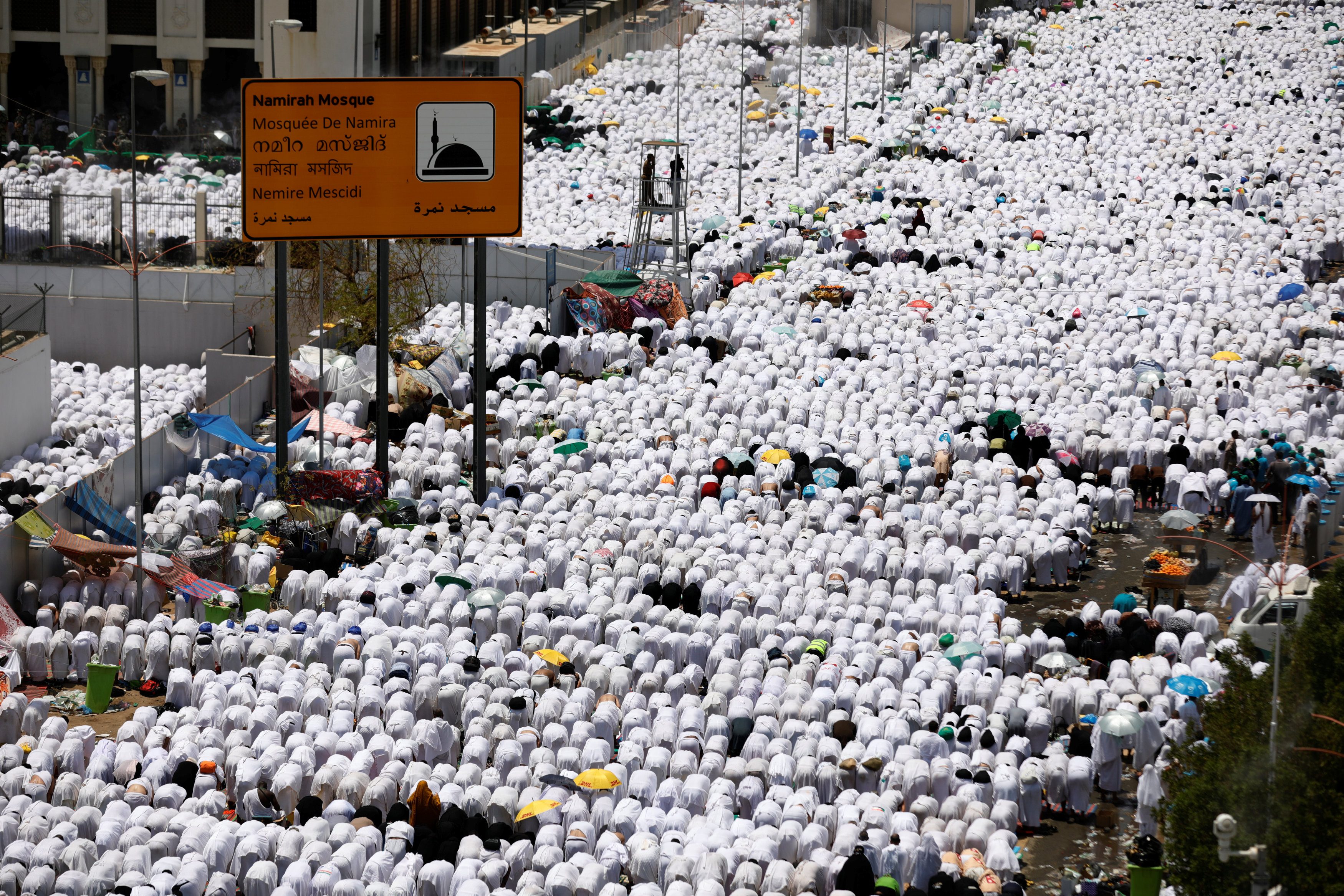 حُجاج بيت الله يؤدون الركن الأعظم.. وخطيب عرفات يدعو للوحدة