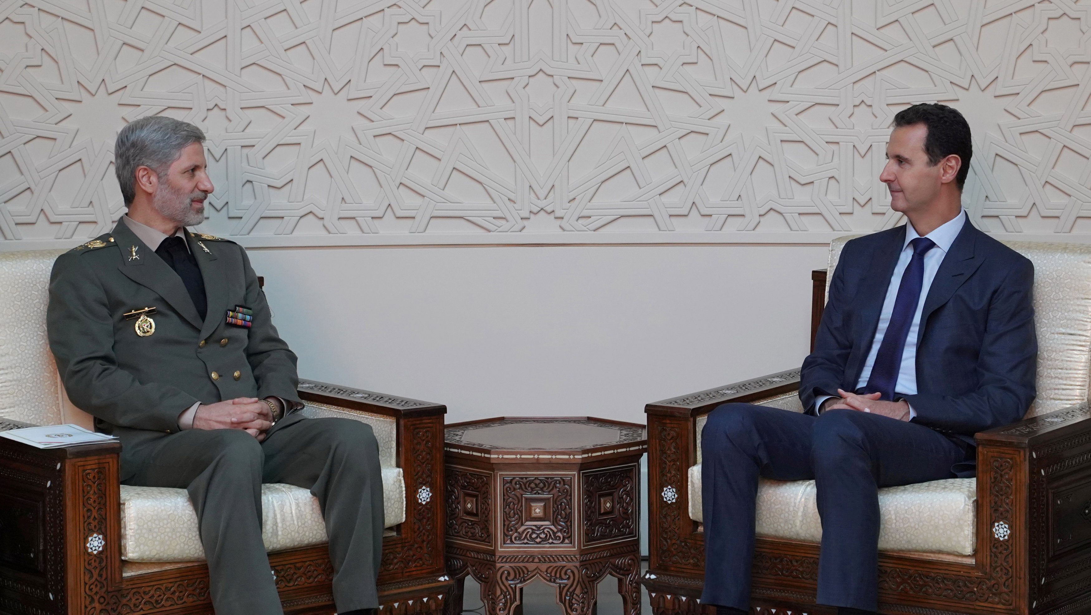 إعادة بناء الجيش السوري و«تثبيت» الأقدام.. تفاصيل الزيارة التي قام بها وزير الدفاع الإيراني إلى دمشق