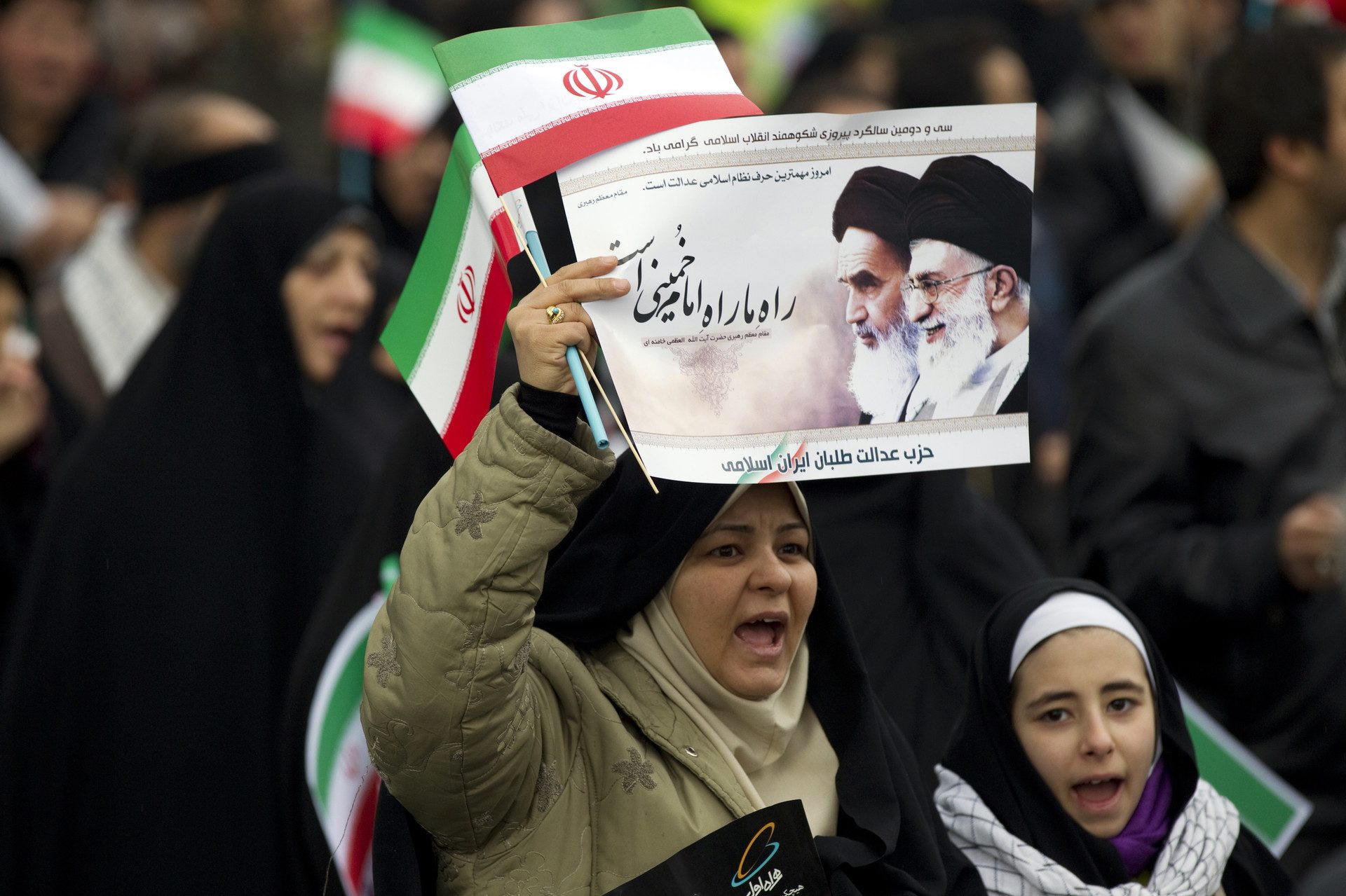 إيران تلجأ إلى “الوعود” التي حمت النظام 40 عاماً.. «المقاومة» والاكتفاء الذاتي والصين، أسلحة طهران لمواجهة ترمب