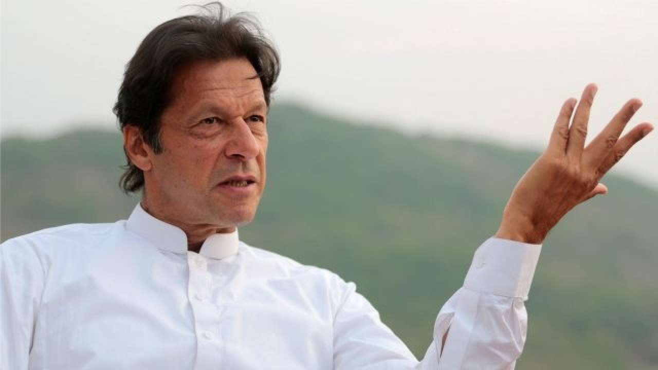 عمران خان: نحتاج رادعاً لمن يسيء إلى الإسلام ويؤذي مشاعرنا فهناك دول تسجن من ينكر الهولوكوست لأنه يضر بمشاعر اليهود