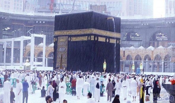 قبل ساعات من الوقوف بعرفة كسوة الكعبة تتطاير وعواصف في منى تطيح بخيام الحجاج