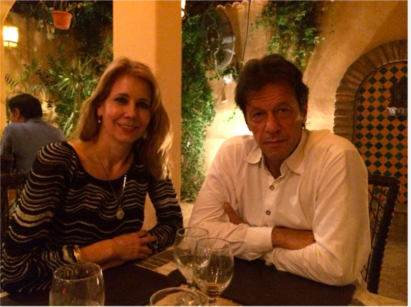 تخلت عن قناة إم تي في واعتنقت الإسلام بسبب رئيس وزراء باكستان عمران خان… من مكة المكرمة قصة هذه المذيعة الألمانية