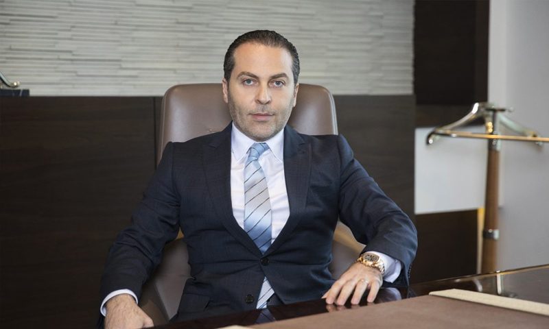 تعامل مع داعش والأكراد والنظام، واستحوذ على فندق للوليد بن طلال.. «فُوز» رجل الأعمال “الغامض” الذي بنى ثروةً من حرب سوريا