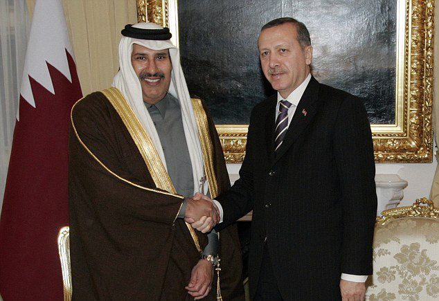وزير خارجية قطر السابق يعلق على الشامتين باقتصاد تركيا: العالم العربي يذكرنا بحكام الأندلس عندما استعانوا بالإسبان ضد بعضهم