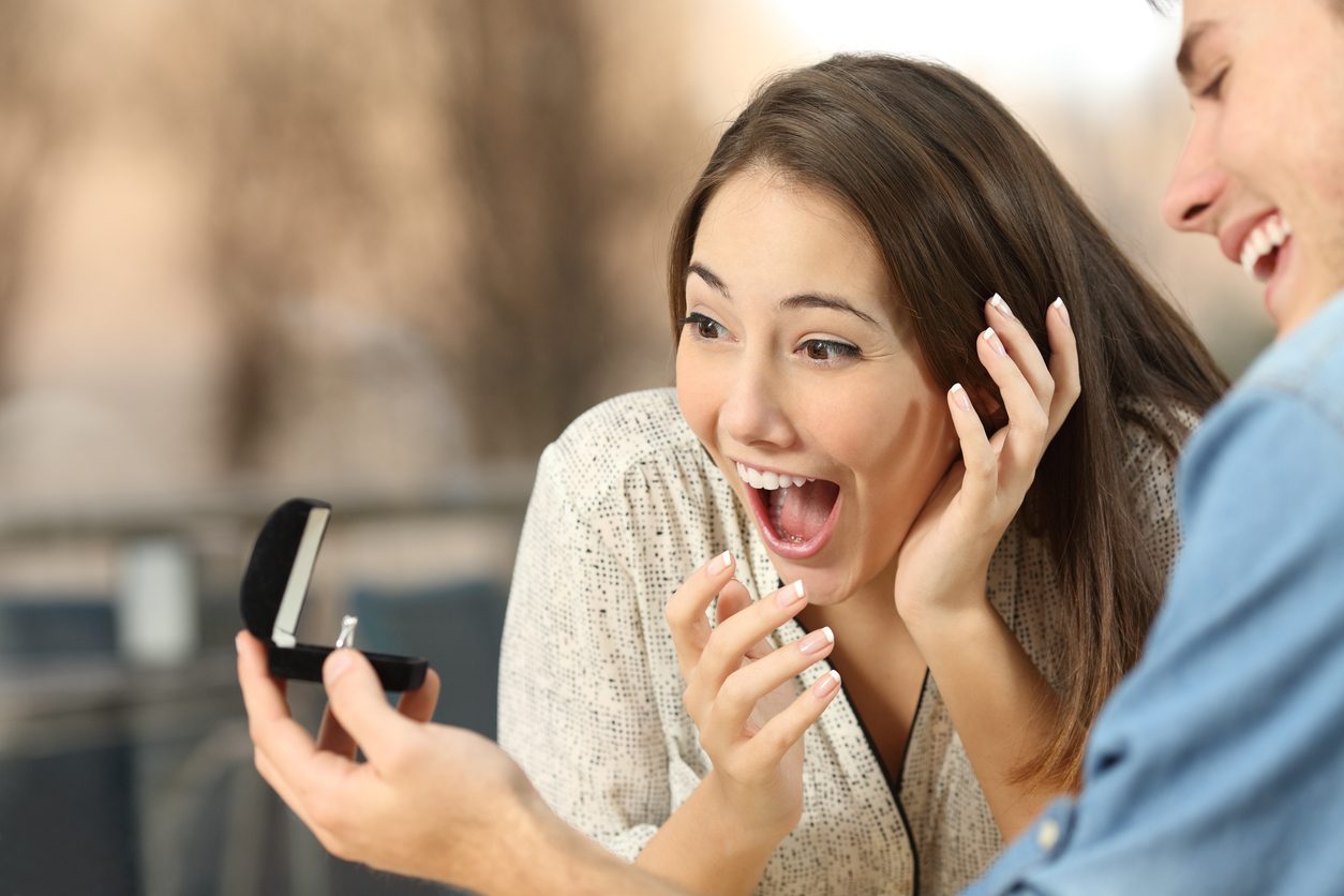 لماذا يتحمس النساء والرجال للزواج في الصيف؟