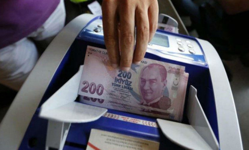 الكثير يتساءلون عن خيارات تركيا لإيقاف سقوط الليرة المدوي وفقدانها لقيمتها.. إليك الإجابة بالتفصيل