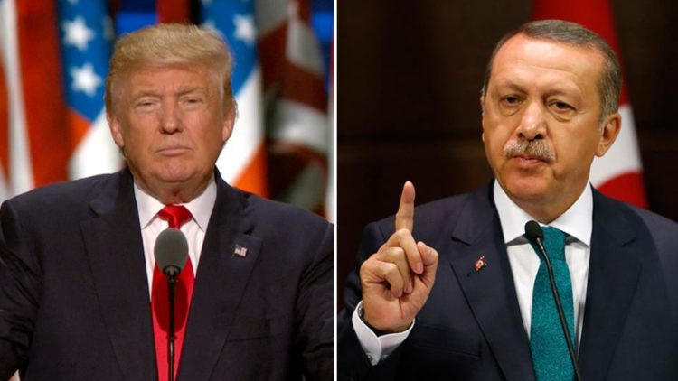 ١٠ أسباب وراء الخلاف التركي الأميركي وانهيار الليرة التركية