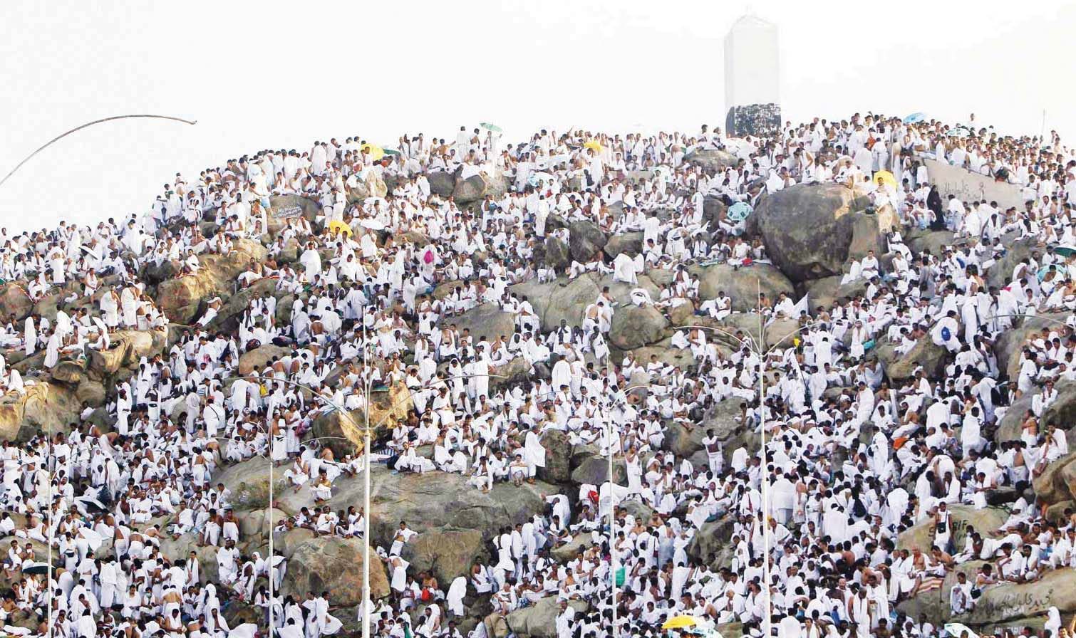 في الركن الأعظم.. الحجاج يتجمعون على صعيد عرفات عشية عيد الأضحى