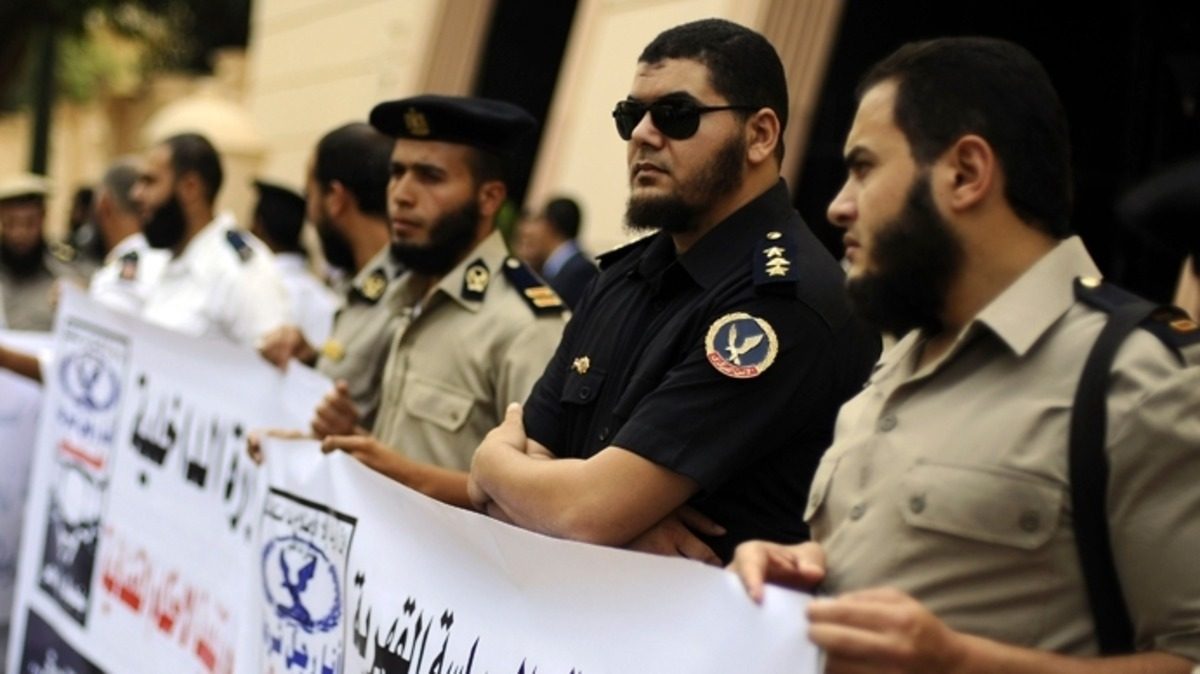 الضباط الملتحون لن يعودوا للعمل مرة أخرى