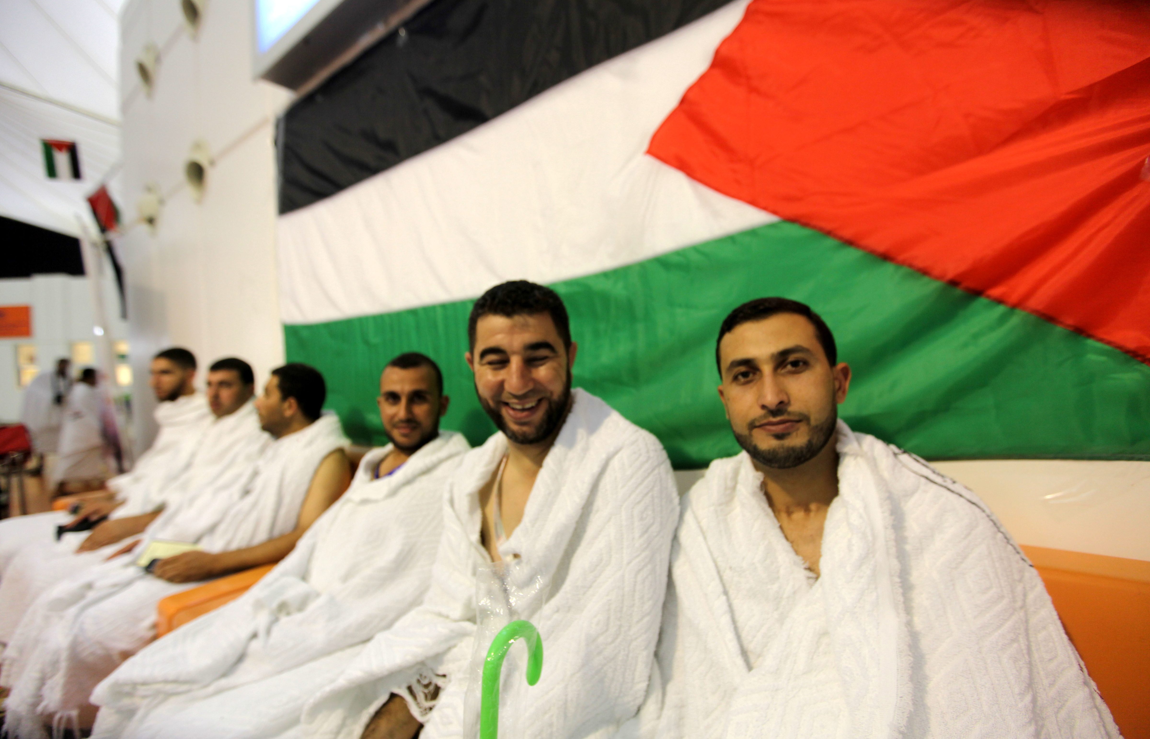 السعودية تمنع أهالي القدس وغزة من الحج والعمرة.. وفلسطينيون يخشون دفعهم للحصول الجنسية الإسرائيلية